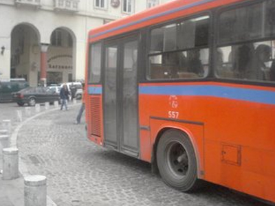 Σύγκρουση ΙΧ με λεωφορείο του ΟΑΣΘ