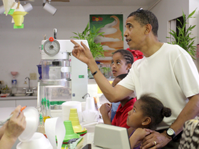 Ο Ομπάμα σε χαλαρές στιγμές με τις κόρες του
