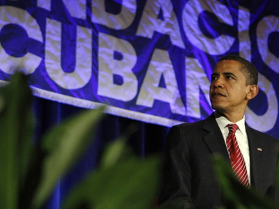 Να βελτιώσει τις διμερείς σχέσεις με την Κούβα επιχειρεί ο Ομπάμα