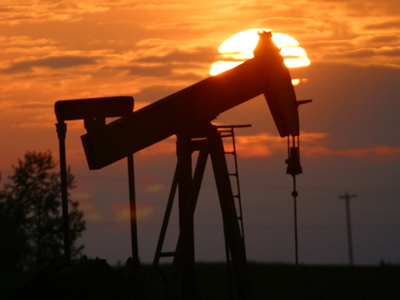 Το πετρέλαιο δείχνει και πάλι τα «δόντια» του