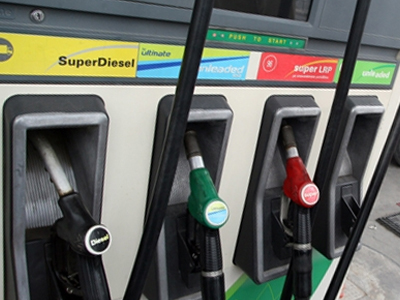 Οριακή η μείωση της αμόλυβδης παρά τη μεγάλη πτώση στο πετρέλαιο διεθνώς