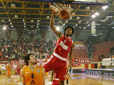 “Κάλπασε” στη Λάρισα ο Ολυμπιακός