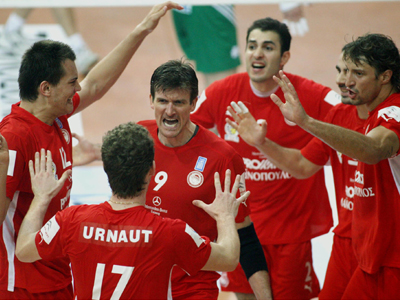 Στα «ερυθρόλευκα» ο Κώστας Ιωάννου Στα «ερυθρόλευκα» ο Κώστας Ιωάννου