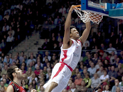 Πρώτος και καλύτερος ο Ολυμπιακός, 88-80 μέσα στην Ταού