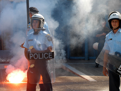 Προπηλακισμοί, ύβρεις και επεισόδια στα γραφεία της Ολυμπιακής