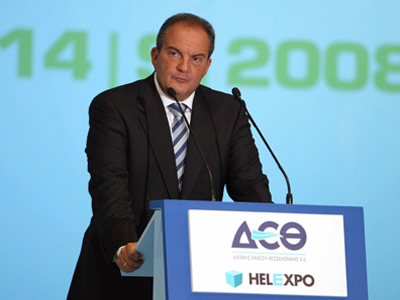 Δεν πήρε το μήνυμα ο Καραμανλής