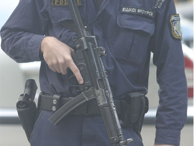 Ανήλικοι έκλεψαν το όπλο ειδικού φρουρού