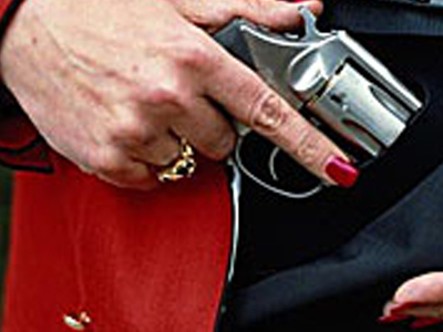 Τραυματίστηκε “παίζοντας” με το όπλο της γιαγιάς