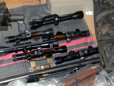 Είχε κρύψει σπίτι του ολόκληρο οπλοστάσιο!