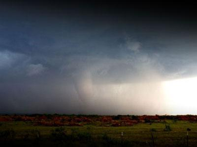 Το θάνατο σκόρπισε ανεμοστρόβιλος στην Ινδία
