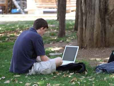 Αποτροπή 17 αυτοκτονιών μέσω internet