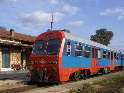 Έπεσε στις γραμμές του τραίνου στην Αθήνα