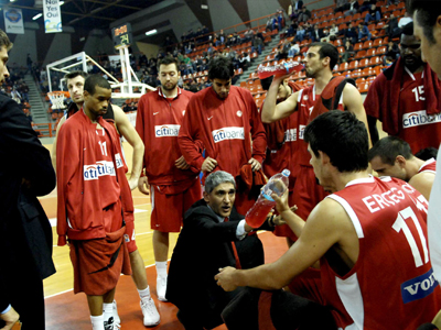 Εύκολα ο Ολυμπιακός, 90-72 στη Λάρισα