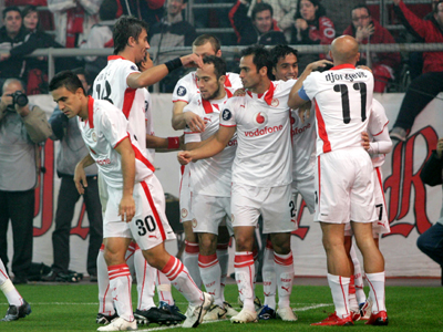 Οι διαιτητές των αγώνων του Ολυμπιακού με τη Σεντ Ετιέν