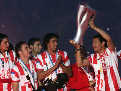 Στα… μπουζούκια συνεχίστηκε η «ερυθρόλευκη» φιέστα