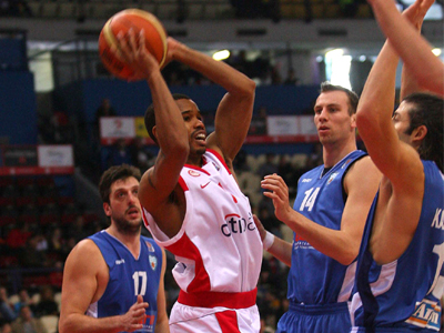 «Ερυθρόλευκη» η κορυφή της Α1