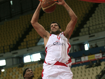 Συνεχίζει αήττητος ο Ολυμπιακός, 80-71 τον ΠΑΟΚ