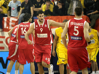 Νίκησε στα Πατήσια ο Ολυμπιακός, 95-75 την ΑΕΚ