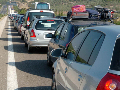 Ουρές 14 χιλιομέτρων στην εθνική οδό