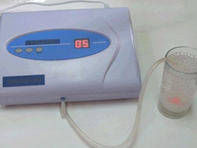 Η οζονοθεραπεία, τα βρωμόλογα και η σάτυρα