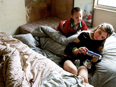 Ένα στα τέσσερα Ελληνόπουλα ζουν κάτω από το όριο της φτώχειας!