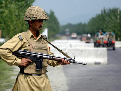 Ορφανά παγιδευμένα στα πυρά μεταξύ Πακιστανών και Ταλιμπάν