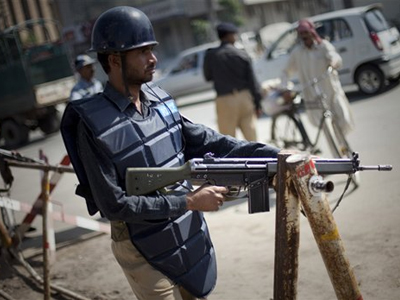 Καμικάζι σκόρπισε το θάνατο στο Πακιστάν