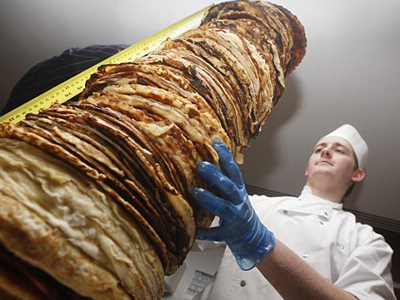 Ένας ”πύργος” από … τηγανίτες