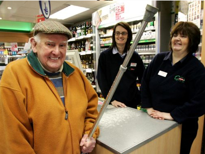 “Σούπερ” παππούς ξυλοκόπησε ληστή