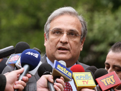 Με εκβιασμό προς τις τράπεζες ξεκίνησε η νέα οικονομική πολιτική