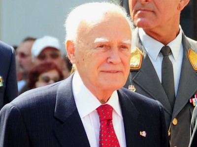 «Αδιάλλακτη και σχεδόν εχθρική» η στάση των Σκοπίων λέει ο Κάρολος Παπούλιας