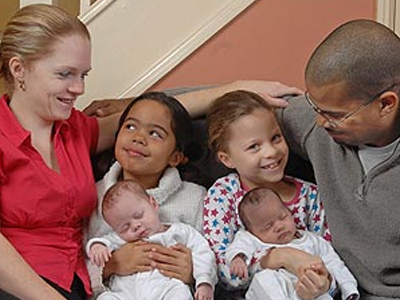 Γέννησε παιδιά διαφορετικού χρώματος για δεύτερη φορά