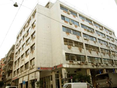 Επίθεση στα γραφεία Βουλγαράκη και ΠΑΣΟΚ