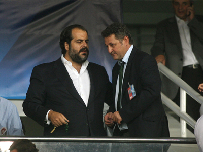 Αρχηγού παρόντος…