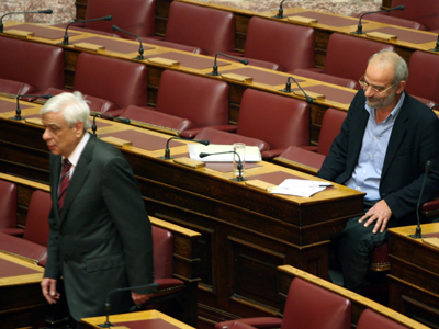 Όχι της κυβέρνησης στη μονιμοποίηση των συμβασιούχων