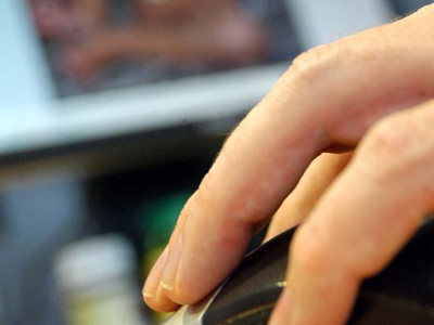 Αθώος ομογενής καθηγητής που φωτογράφιζε γυμνά αγόρια