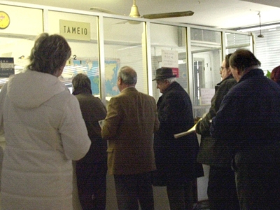 Εκατοντάδες χιλιάδες σημειώματα για περαίωση με έπαθλο 2 δισ. ευρώ