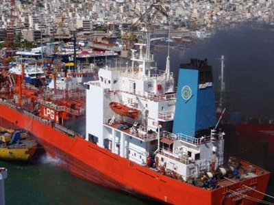 Τραυματισμός εργάτη στη ναυπηγοεπισκευαστική ζώνη Περάματος