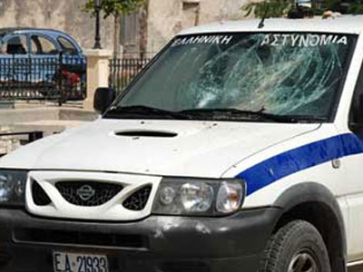 Επίθεση σε περιπολικό κοντά στην ΑΣΟΕΕ