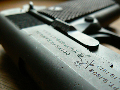 Αστυφύλακας πυροβόλησε στον αέρα γιατί του έσπασαν τον καθρέφτη του αυτοκινήτου