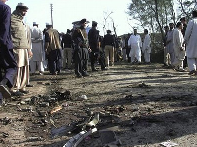 Αλλεπάλληλες εκρήξεις στο Πακιστάν σκόρπισαν το θάνατο