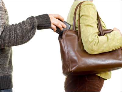 Πορτοφολάς πιάστηκε «στα πράσα»