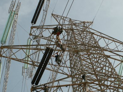 Ακόμη ακριβότερα θέλει να πουλά το ρεύμα η ΔΕΗ