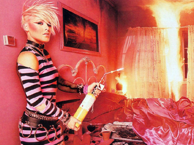 Στην Pink αρέσουν και τα αγόρια και τα …κορίτσια