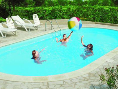 Κίνδυνος για άσθμα στα παιδιά που κολυμπούν σε εξωτερικές πισίνες