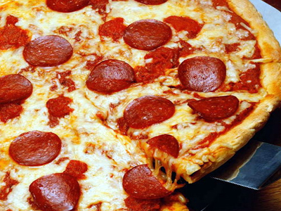 Αμύνθηκε με μία πίτσα