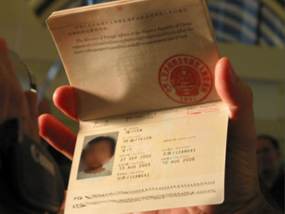 Διακινούσαν πλαστά διαβατήρια