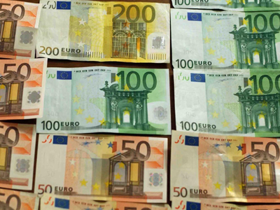 Πήγαν από το Βόλο στη Ρόδο για να “σπρώξουν” πλαστά χαρτονομίσματα