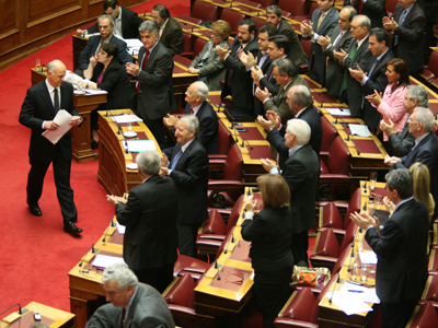 Πρόωρες εκλογές βλέπουν στο ΠΑΣΟΚ για να βγει η χώρα από το αδιέξοδο