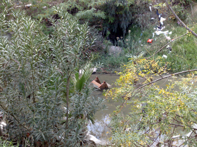 Σκουπιδαριό ο παραπόταμος Ποδονίφτης